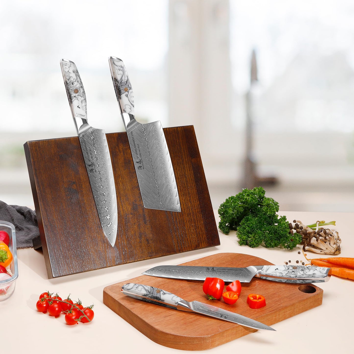 SHANGDAO Damascus Kitchen Knife Set with Magnetic Knife Block, 5 PCS Razor Sharp Kitchen Knives Made of Japanese Damascus Steelwith Block, Well-Balanced Damascus Chef Knife set