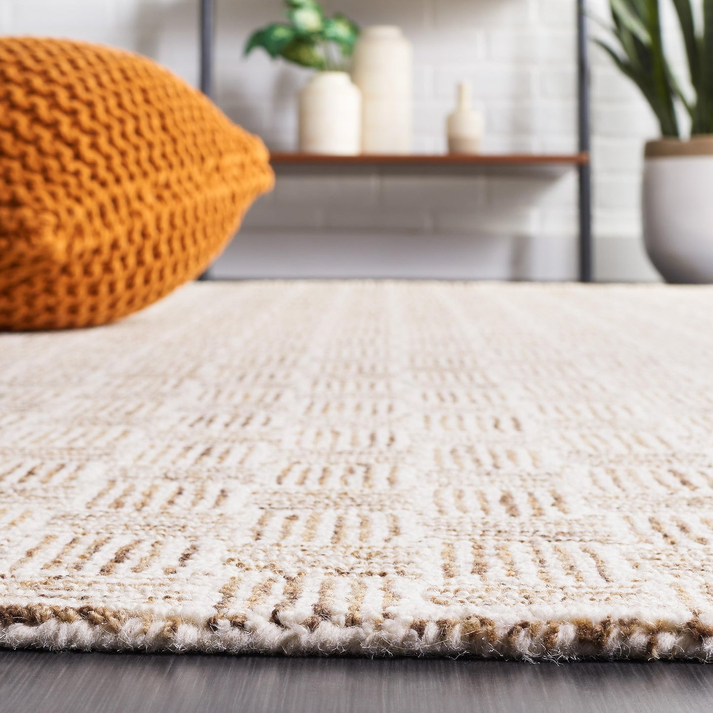 SAFAVIEH Area Rug 8x10 - Micro-Loop Collection - Large - Taupe & Ivory, Handmade Wool, Geometric Design, Ideal for Living Room, Bedroom, Office, Dining Space (MLP537E)