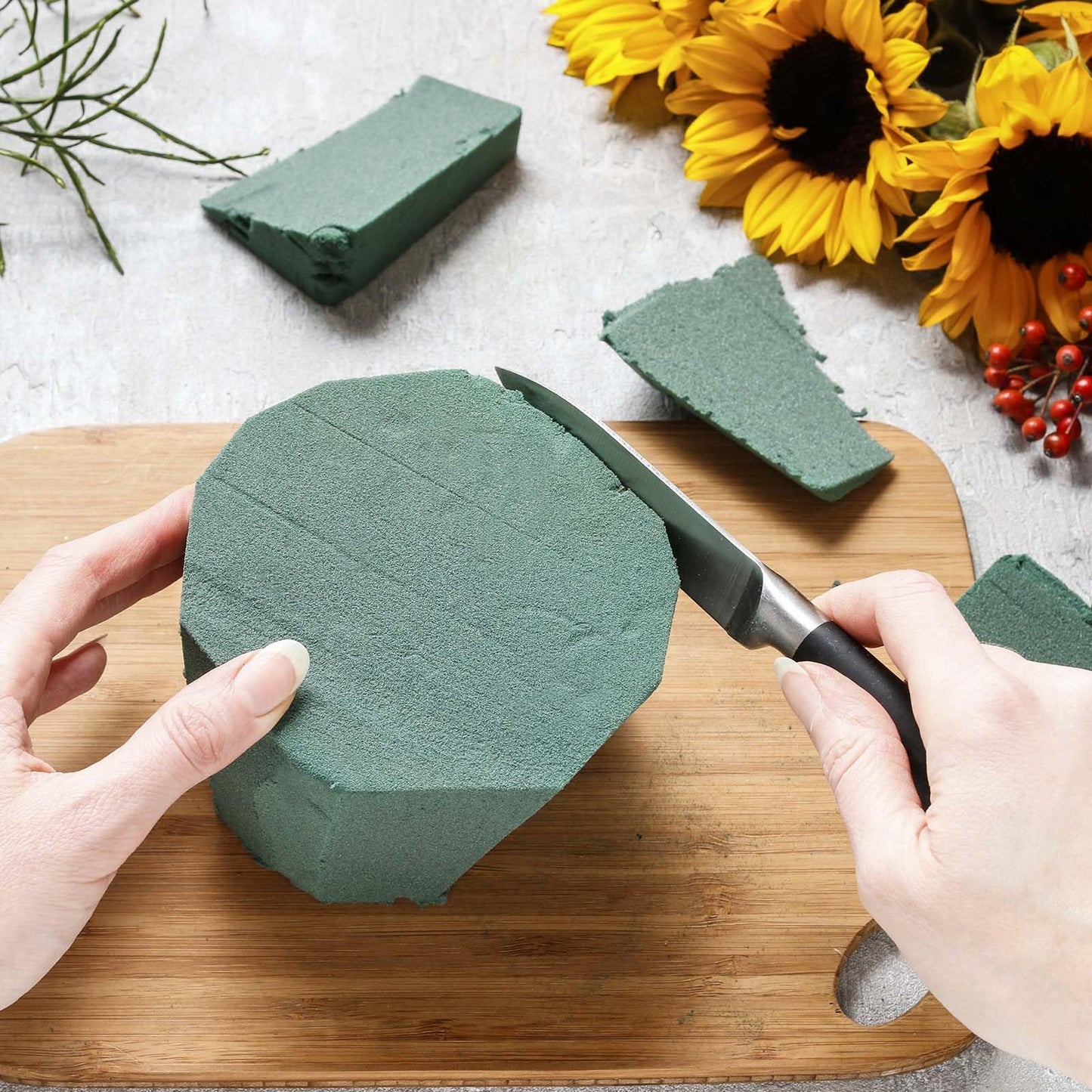 MECCANIXITY Floral Foam Block Round 7.1 x 1.5 Inch Dry or Wet Flower Foam Bricks for Flower Arrangements Wedding Birthday Party Decorations Green, Pack of 6