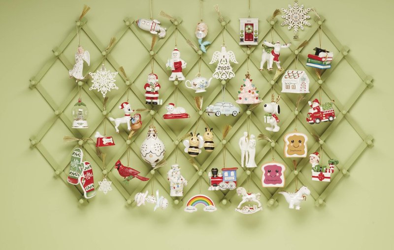 Lenox 896534 Mr. & Mrs. Mitten Ornaments, Set of 2, Christmas Ornament