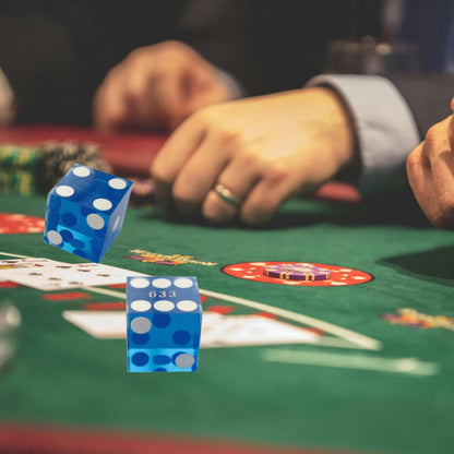 Yuanhe Set of 5 Grade AAA Precision 19mm Serialized Casino dice with Razor Edges and Corners - Blue …