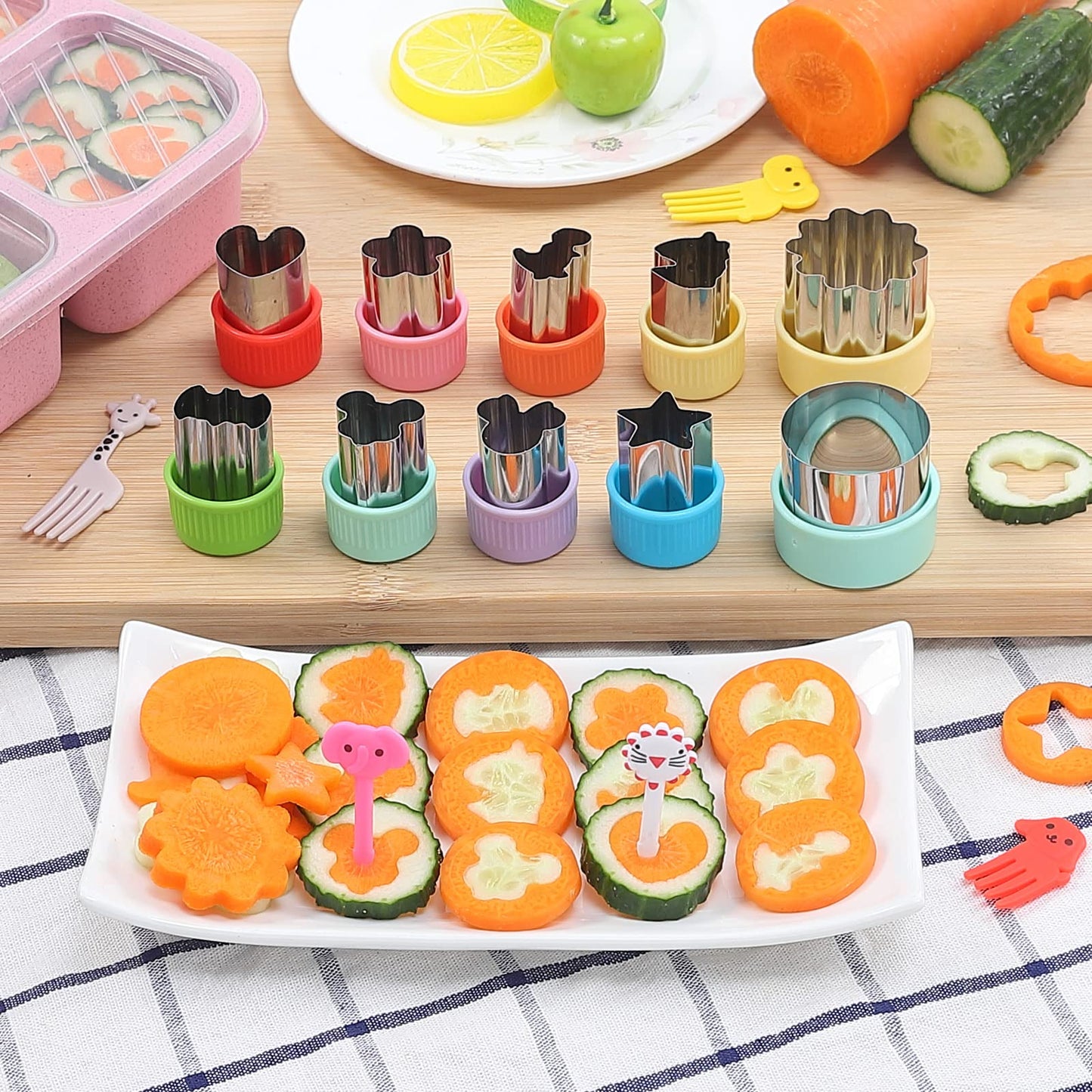 BakingWorld Sandwich Cutter and Sealer Set,14 Pcs Sandwich Maker Bread Cutters DIY Cookie Cutters Fruit Vegetable Cutter Shapes for Kids Boys & Girls Bento Lunch Box with 16 pcs Animal Food Picks