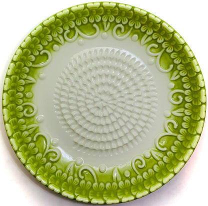 BonCera, All-in-one Premium Ceramic Garlic Grater Plate 4-Piece Set - Green Embossed Design and Style - For Garlic, Ginger, Chocolate, and more! - Comes with 5.25" Plate, Peeler, Brush, and Stand