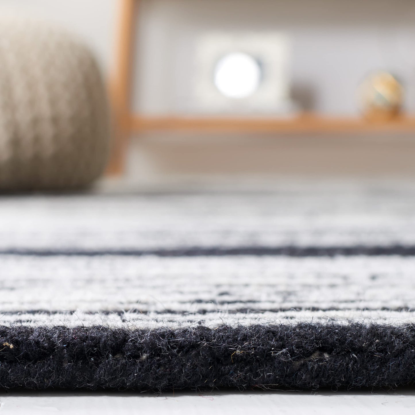 SAFAVIEH Metro Collection 8' x 10' IvoryBlack MET995B Handmade Premium Wool Living Room Dining Bedroom Area Rug