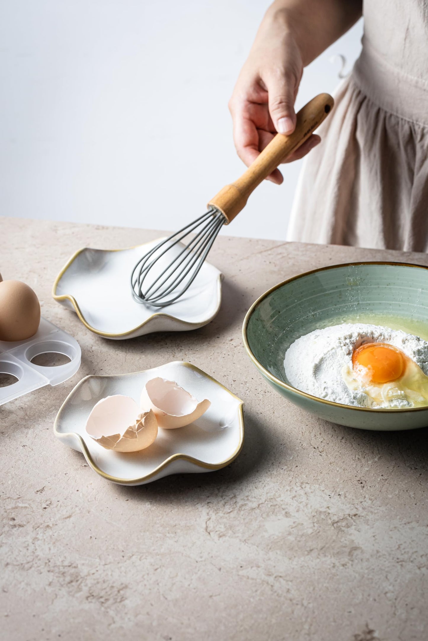Miamolo Spoon Rest for Stove Top, Spoon Holder for Stove, 5.3In Ceramic Spoon Rest for Kitchen Counter, Coffee Spoon Holder with Ruffled Edge, Farmhouse Spatula Holder for Kitchen Decor, Beige