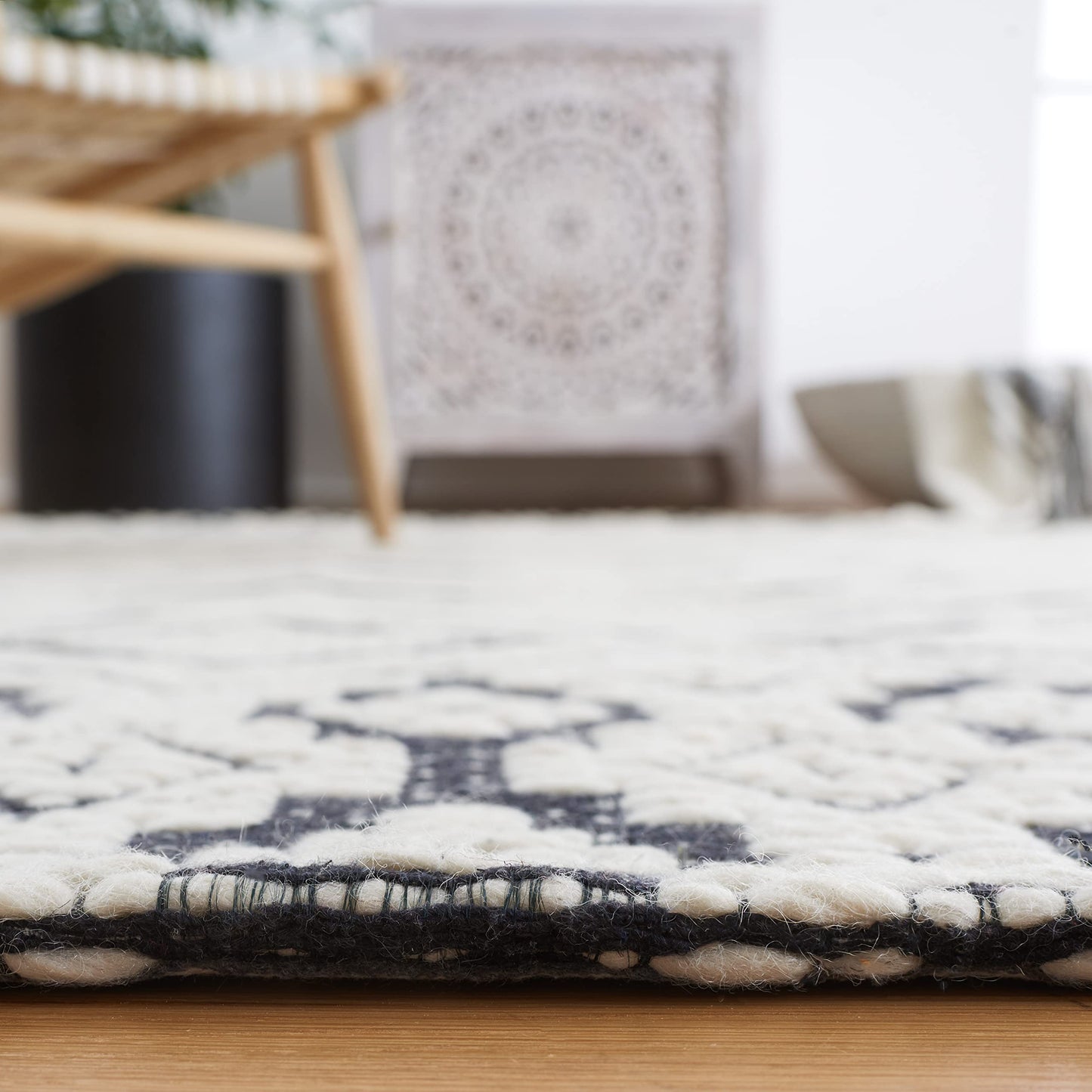 SAFAVIEH Area Rug 8x10 - Vermont Collection - Large - Ivory & Black, Handmade Wool, Ideal for Living Room, Bedroom, Office, Dining Space (VRM151Z)