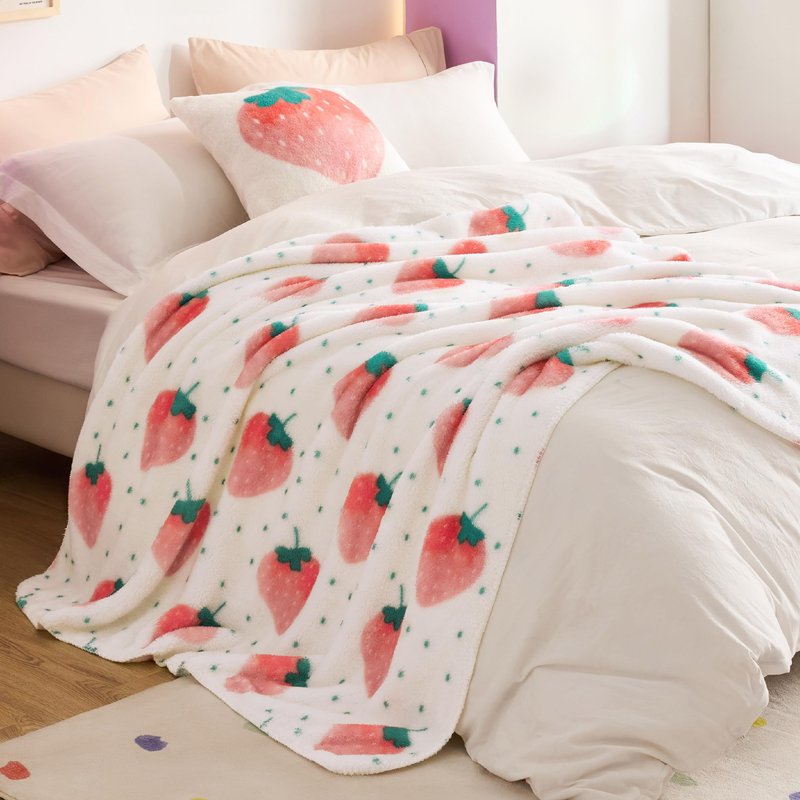 Bedsure Cute Strawberry Decor Throw Blanket Pink for Kids - Soft Fleece Throw Home Decor for Girls Women Teens as Birthday, GentleSoft Cozy Fruit Pattern Blankets for Couch Bed, 50x60