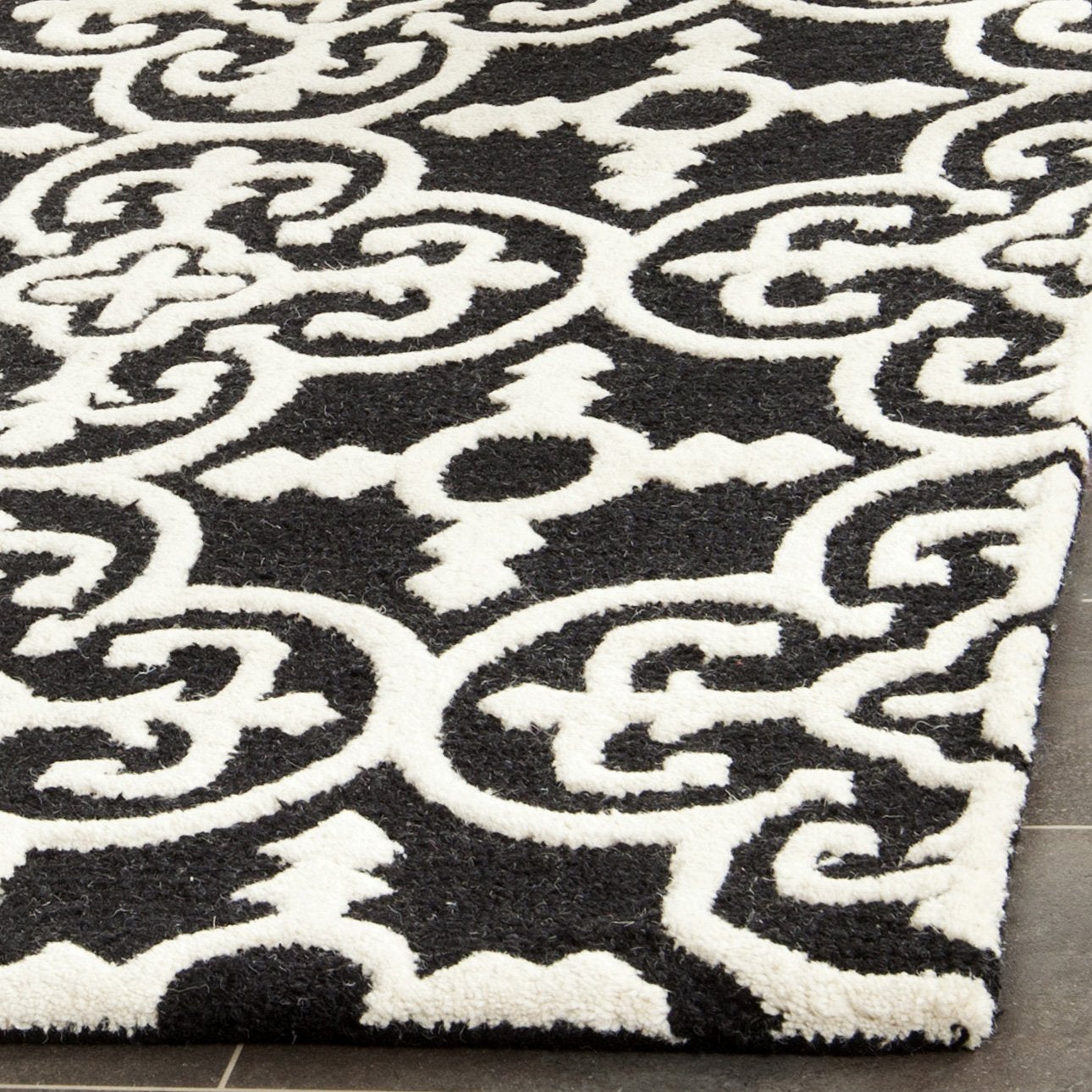 SAFAVIEH Cambridge Collection Area Rug - 9' x 12', Black & Ivory, Handmade Moroccan Wool, Ideal for High Traffic Areas in Living Room, Bedroom (CAM133E)