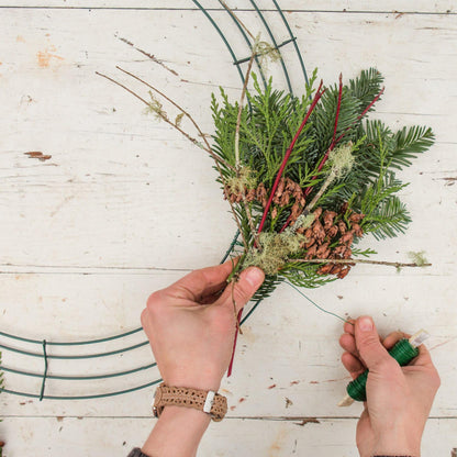 12 Inch Christmas Green Wire Wreath Frame,5 Pack Metal Front Door Wreath Round Form Iron Ring for Christmas, New Year Decors, Crafts, DIY, Holidays, Events