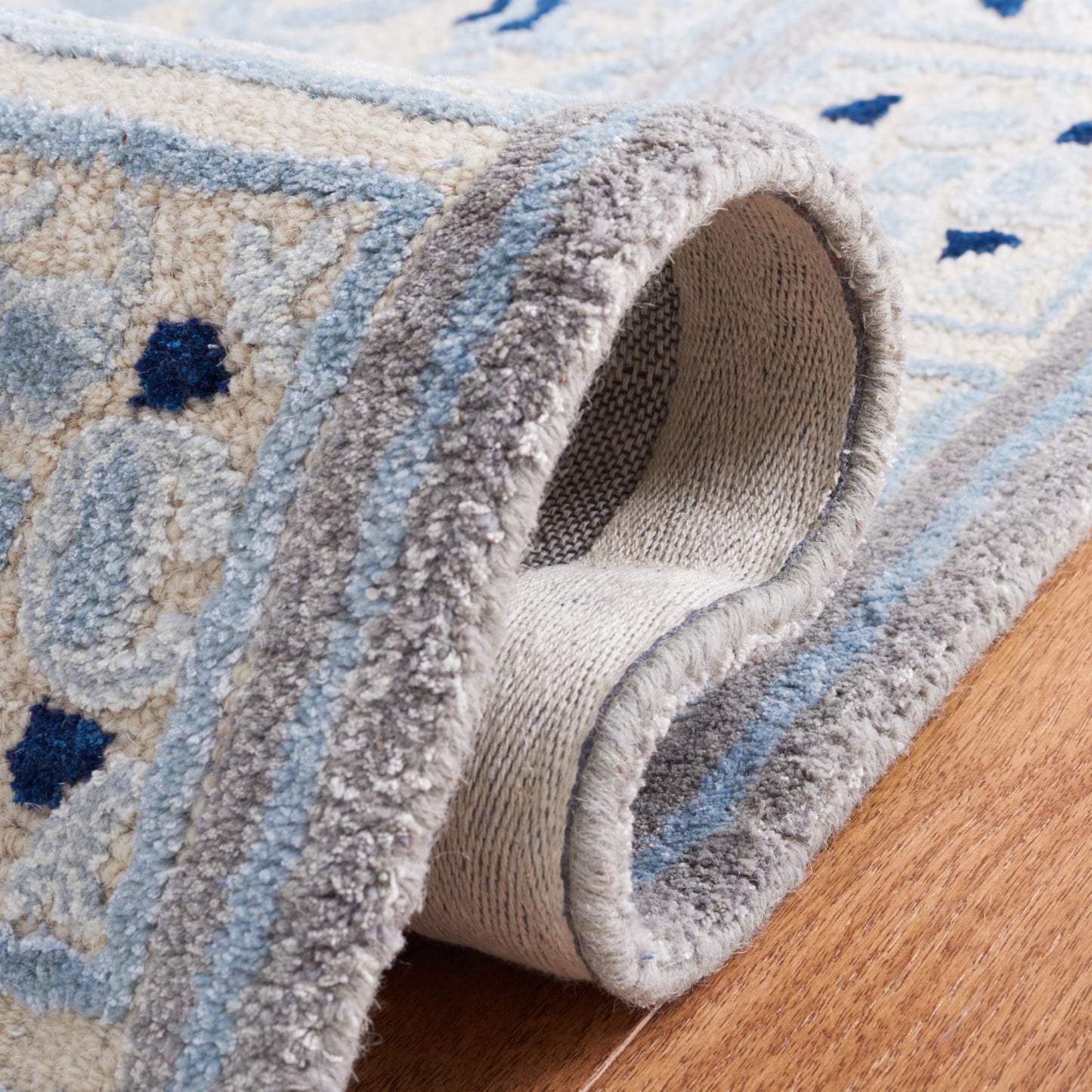 SAFAVIEH Bella Collection 8' x 10' Ivory/Blue BEL155A Handmade Premium Wool & Viscose Area Rug