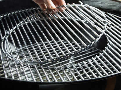 Weber Master-Touch Charcoal Grill, 22-Inch, Smoke – Premium Outdoor BBQ Grill with Tuck-Away Lid Holder & One‑Touch™ Cleaning System, Porcelain‑Enameled Kettle