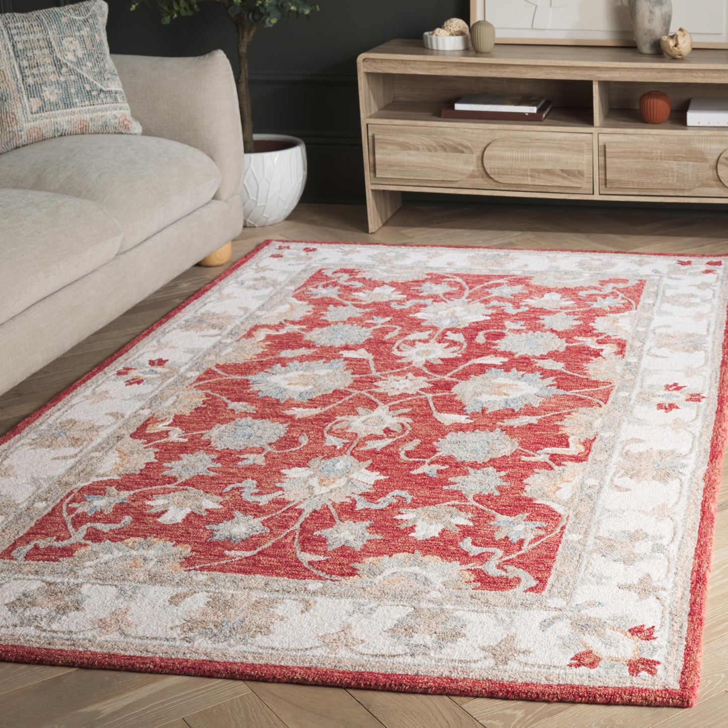 SAFAVIEH Area Rug 8x10 - Heritage Collection - Large - Red & Ivory, Handmade Wool, Ideal for Living Room, Bedroom, Dining Space (HG125Q)