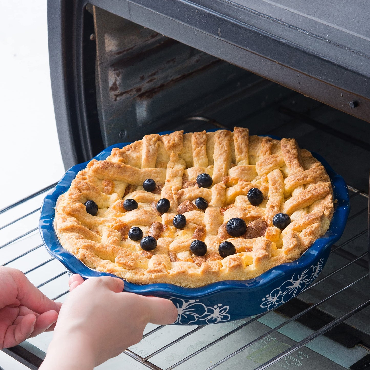 Sagoskat Pie Pan Ceramic Pie Plate, 9 inch Deep Dish Pie Pans, Nonstick Pie Pans for Baking, Blue and White Floral Pie Dish For Kitchen