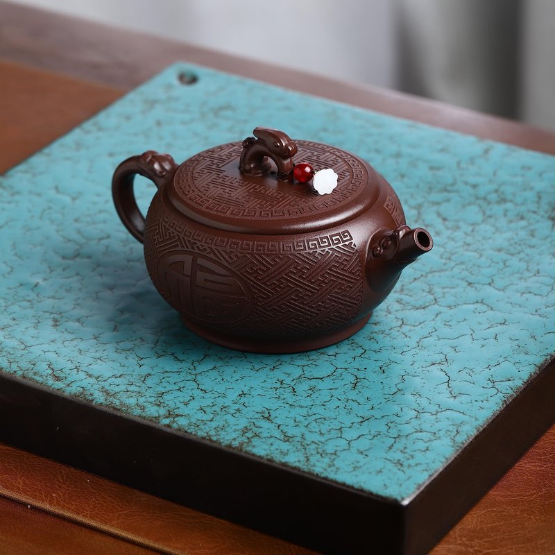 SILINE Zisha Teapot, Chinese Yixing Clay Handmade Tea Pot 9.6 Oz, Infuse Brew Kung Fu Loose Leaf Tea Maker (Lucky Rabbit,Zini Purple Clay)