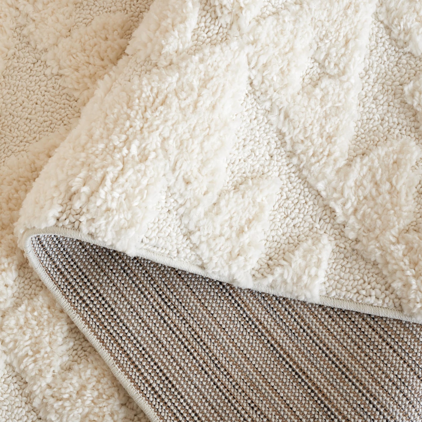 SAFAVIEH Area Rug 8x10 - Moroccan Tassel Shag Collection - Large - Ivory, Non-Shedding & Easy to Clean, Plush High-Low Texture, Ideal for Living Room, Bedroom, Dining Space (MTS688C)