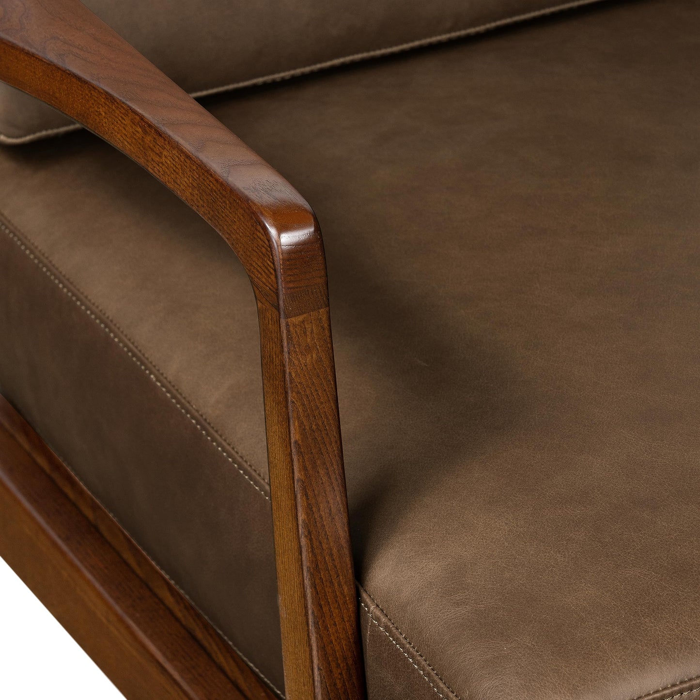 Poly & BARK Verity Leather Accent Chair – Armchair with Walnut Wood Frame – Fashion-Forward Lounge Seating for Living Room – Upholstered in Cocoa Brown Leather for Modern Style