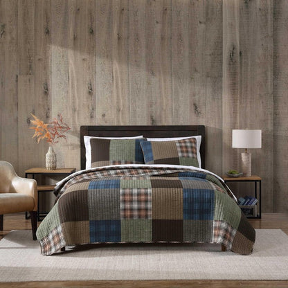 Eddie Bauer - Full/Queen Quilt Set, Premium Cotton Reversible Bedding with Matching Shams, Patchwork Luxurious Bedding Set (Classic Patchwork Green, Full/Queen)