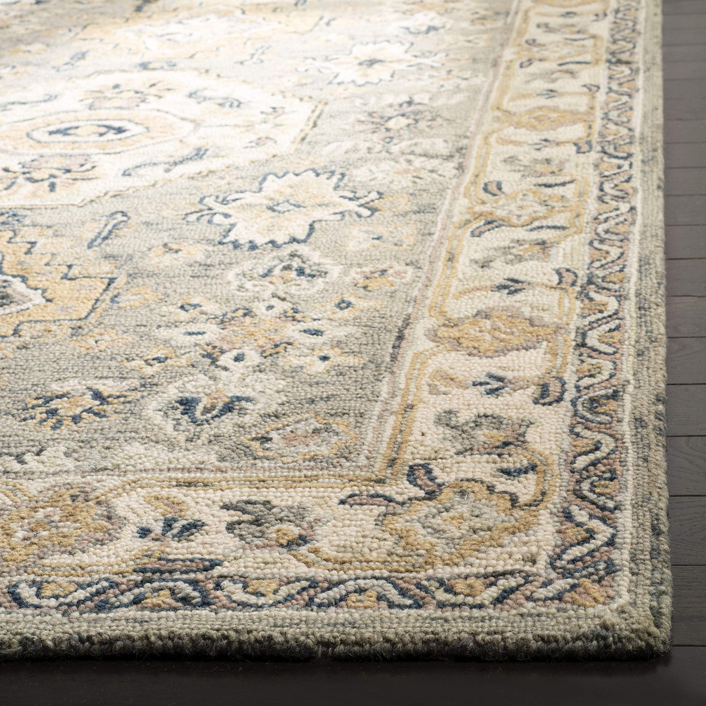 SAFAVIEH Aspen Collection Area Rug - 6' x 9', Moss & Ivory, Handmade Traditional Wool, Ideal for High Traffic Areas in Living Room, Bedroom (APN601W)