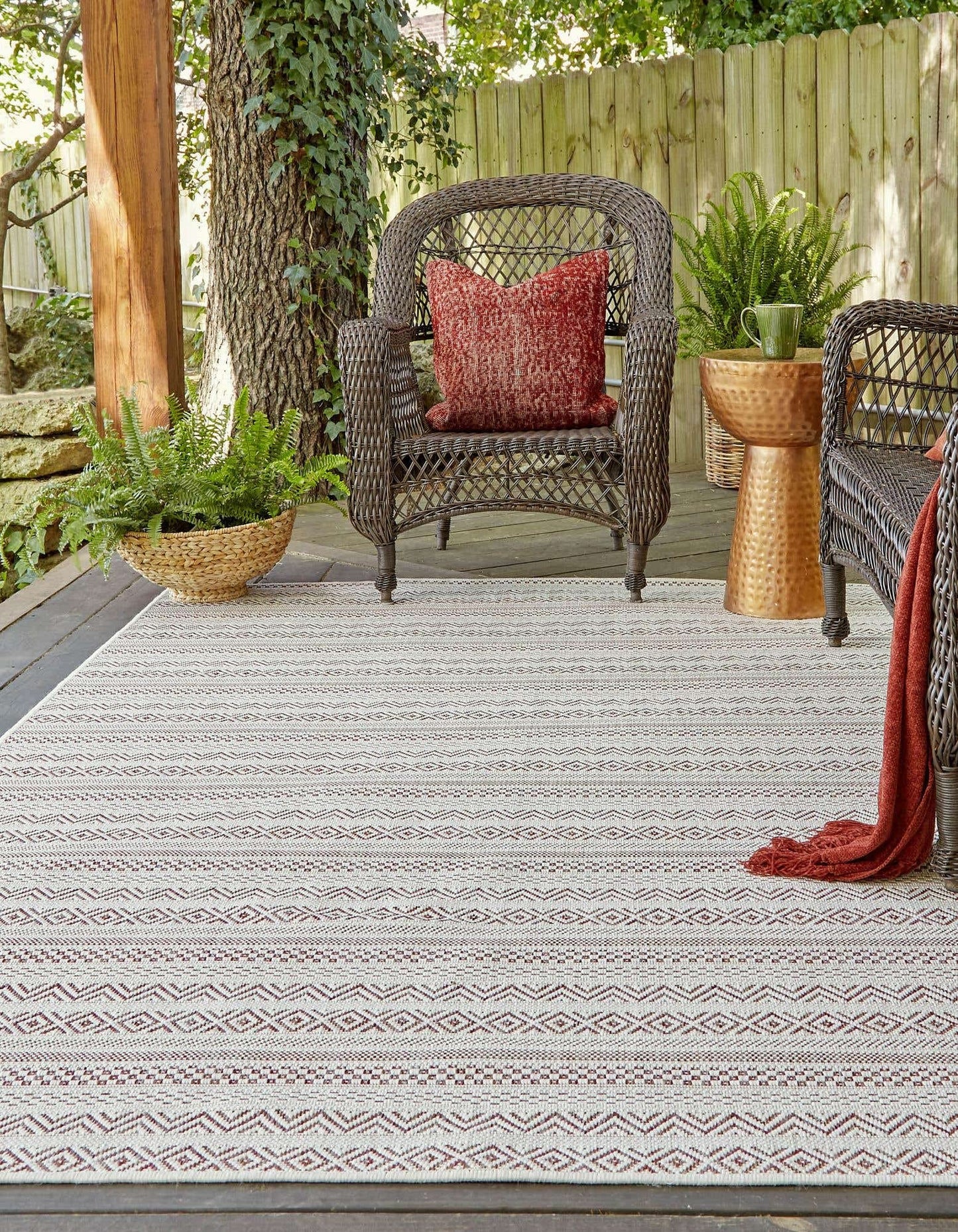 Unique Loom Outdoor Striped Collection Area Rug - Maia (10' x 14' 1" Rectangle, Red/Ivory)