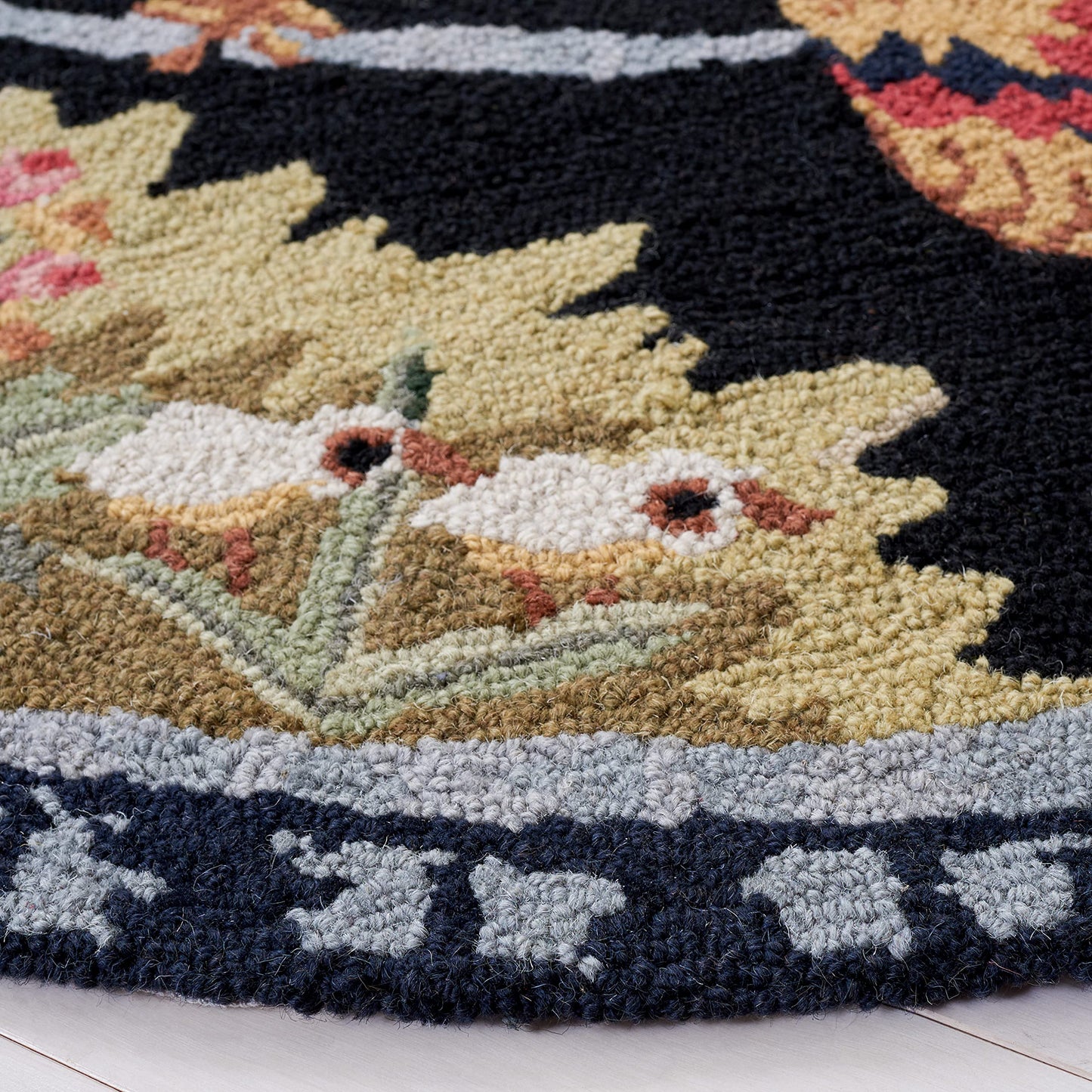 SAFAVIEH Chelsea Collection 8' Round Black HK56B Hand-Hooked French Country Wool Area Rug