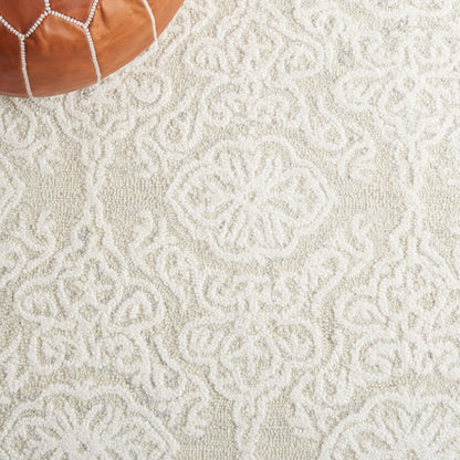 SAFAVIEH Area Rug 8x10 - Blossom Collection - Large - Silver & Ivory, Handmade Wool, Ideal for Living Room, Bedroom, Office, Dining Space (BLM112G)
