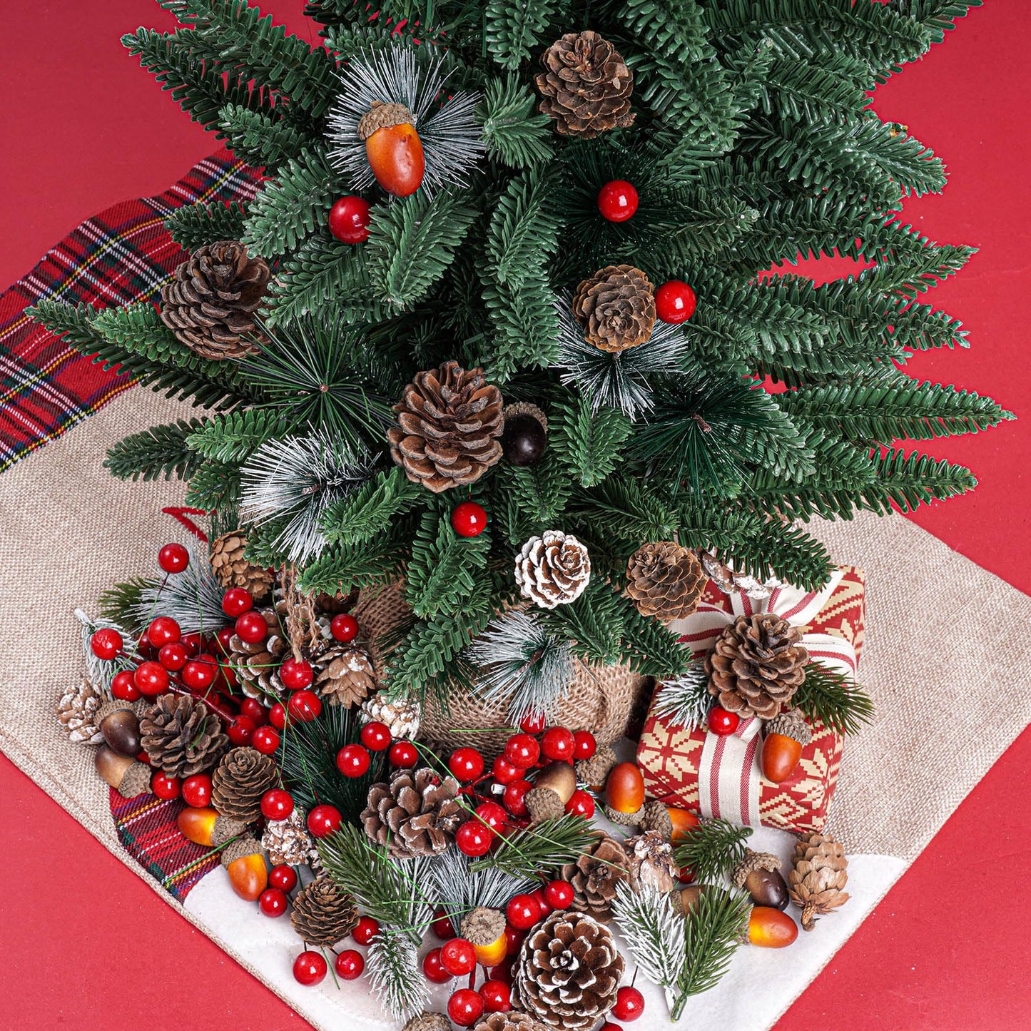 cnomg 120pcs Artificial Pine Cones Pine Branch Set Fake Natural Pinecones Acorns Red Berries Christmas Decor Ornaments for Home Winter Decorations