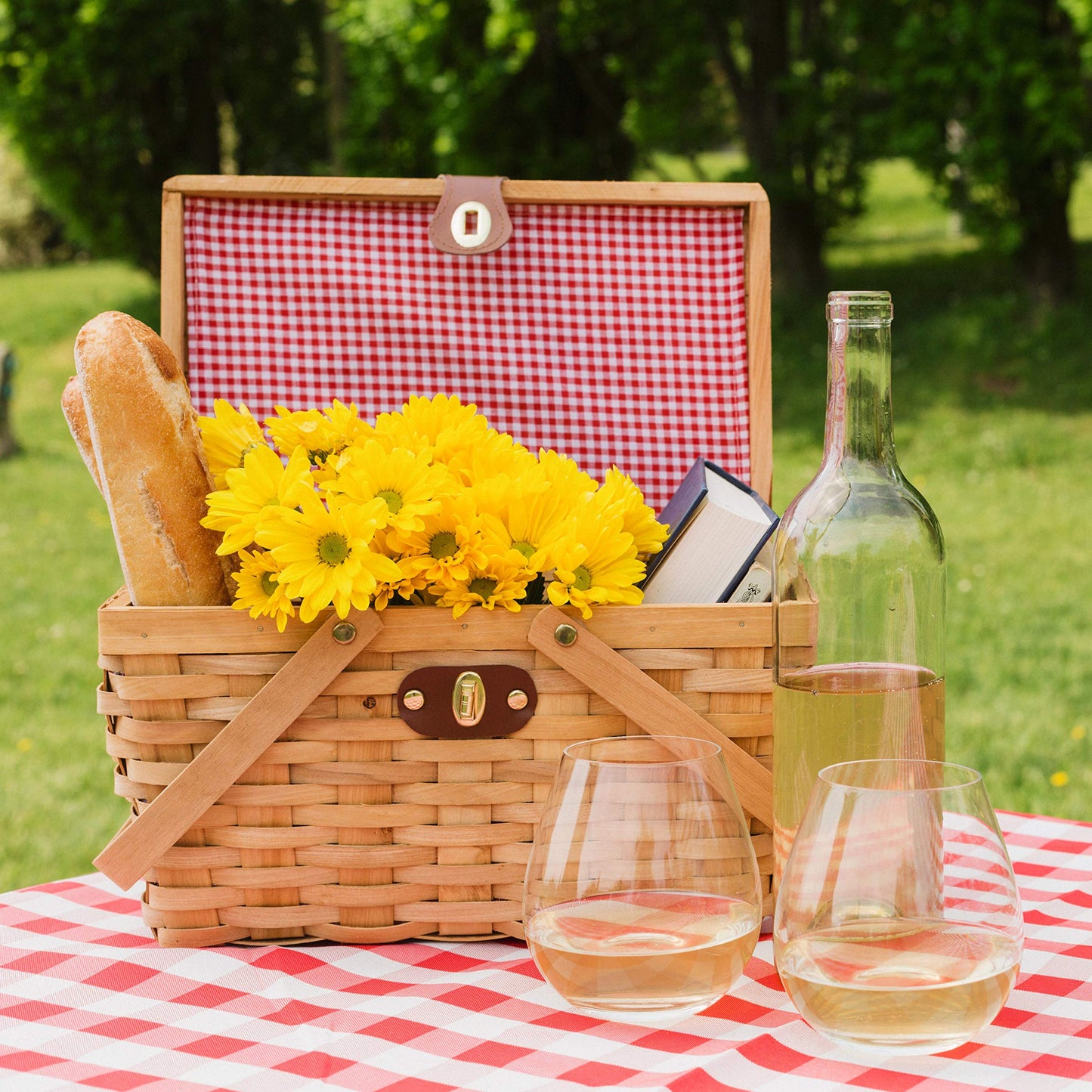 Wickerwise Gingham Lined Woodchip Picnic Basket with Lid and Movable Handles