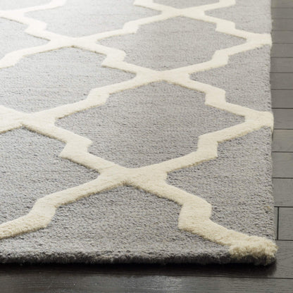 SAFAVIEH Cambridge Collection Area Rug - 10' x 14', Silver & Ivory, Handmade Trellis Wool, Ideal for High Traffic Areas in Living Room, Bedroom (CAM121D)