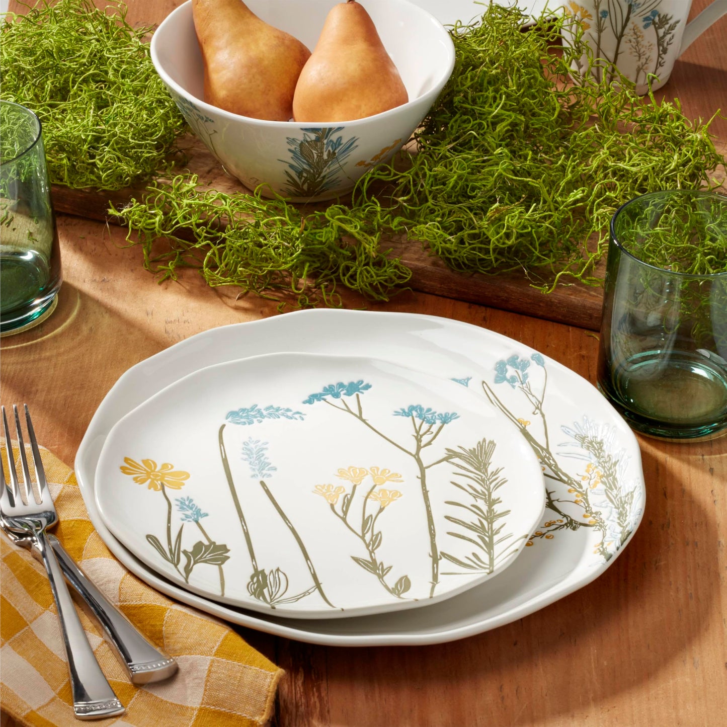 Lenox Dinnerware Sets, Wildflowers 16-Piece Dinnerware Set, Service For 4, Stoneware Material, Dishwasher Safe, Microwave Safe, Bowls, Plates And Bowls, Dinner Dishes, Includes Mugs (White, 16 Piece)