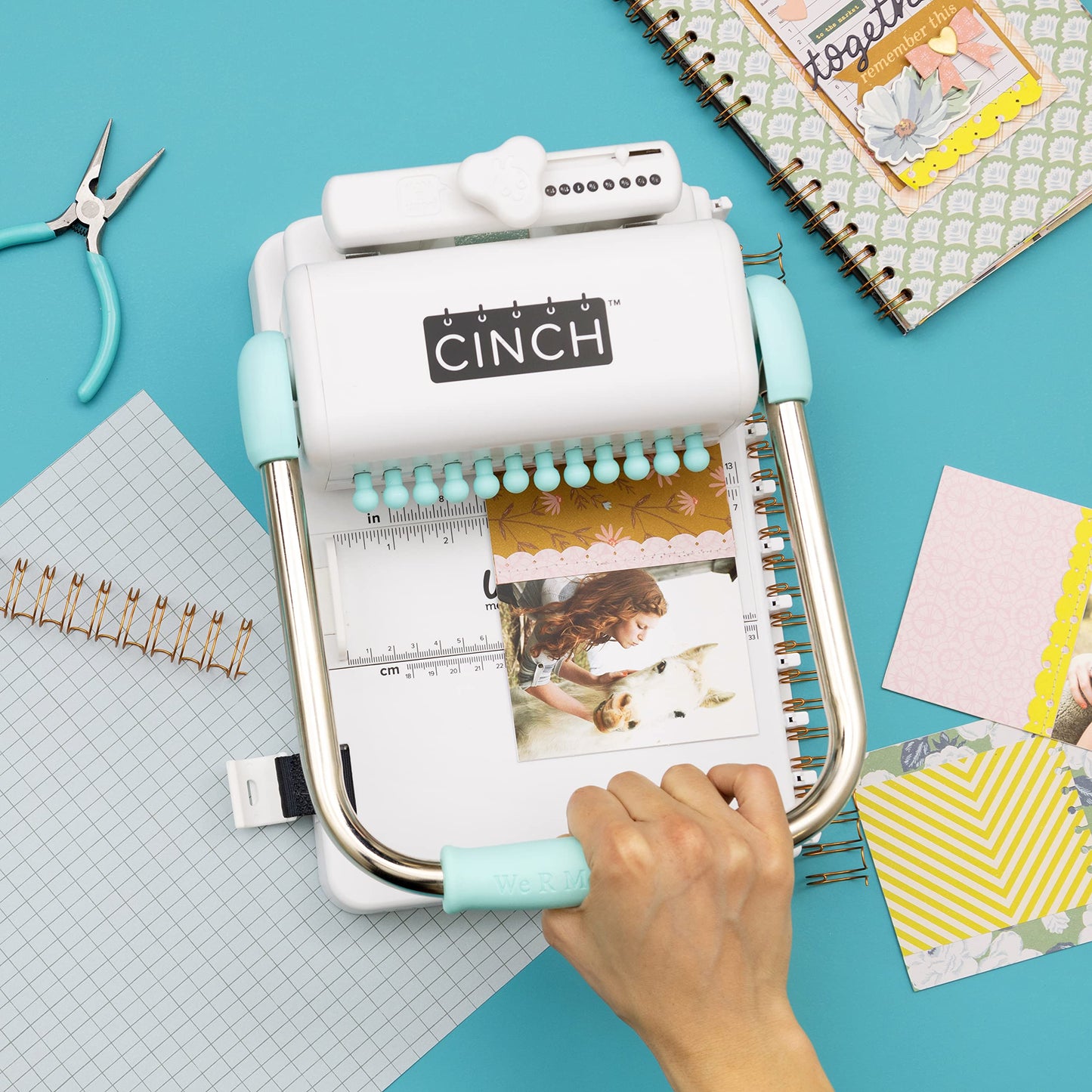 We R Memory Keepers Cinch Book Binding Machine Version 2, Mint, Easy to Use, Slide Ruler, Spiral Binding, Professional Books, Notebooks, Calendars