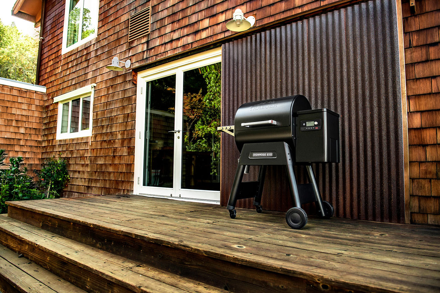 Traeger Grills Ironwood 650 Electric Wood Pellet Grill and Smoker, Black, 650 Square Inches Cook Area, 500 Degree Max Temperature, Meat Probe, 6 in 1 BBQ Grill with WiFi and app connectivity