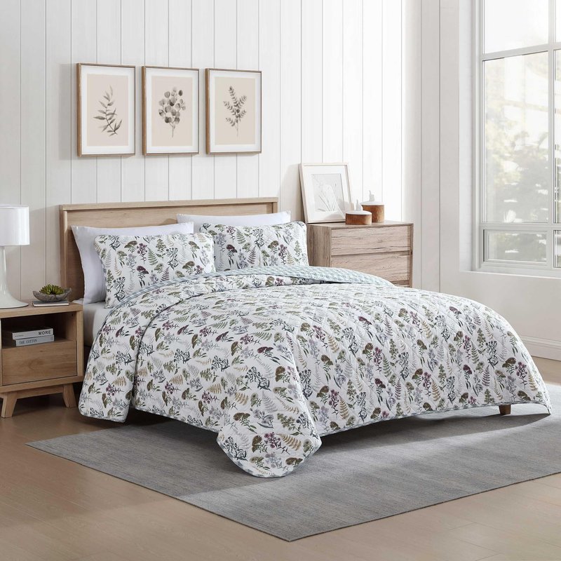 Eddie Bauer - Full/Queen Quilt Set, Reversible Cotton Bedding with Matching Shams, Classic Floral Home Decor with Plaid Reverse (Flower Field Green, Full/Queen)