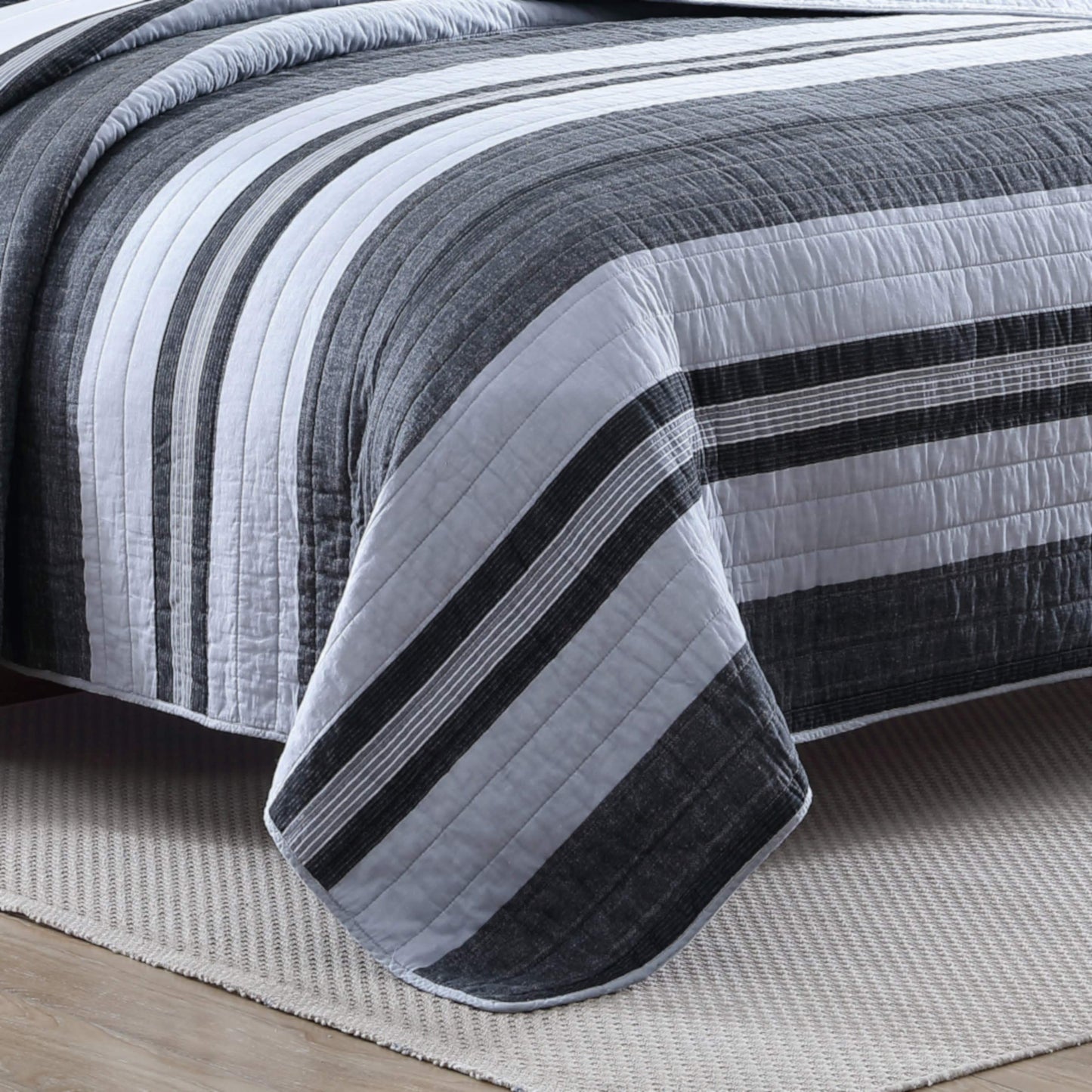 Nautica – Queen Quilt Set, Reversible Bedding with Matching Shams, Stripe Room Decor, Lightweight Bed Set, College Dorm Room Essentials (Ardmoore Grey)