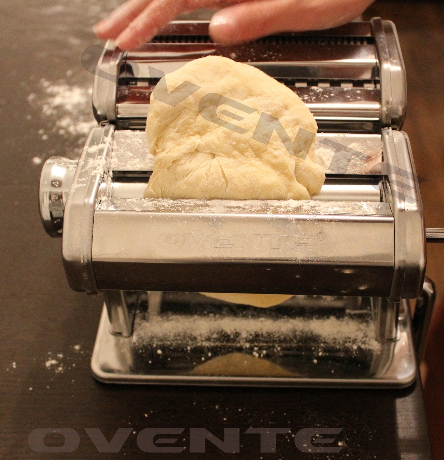 OVENTE Pasta Maker Machine with 7 Adjustable Thickness Settings, Rollers and Cutter, Classic Stainless Steel Manual Noodle Maker for Spaghetti, Fettuccini, Lasagna or Dumpling Skin, Silver PA515S
