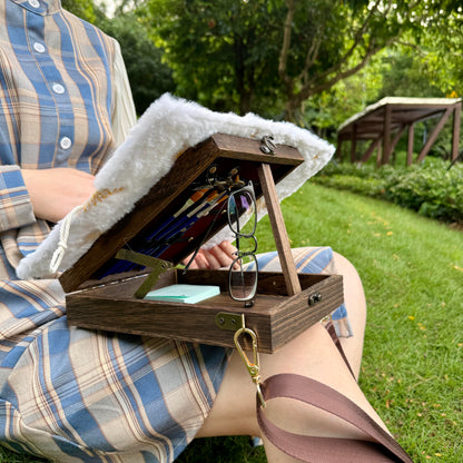 Writers Messenger Wooden Box Bag – Handmade Retro Crossbody Sketch Tool Box, Portable Artist Storage for Brushes, Pens & Outdoor Painting