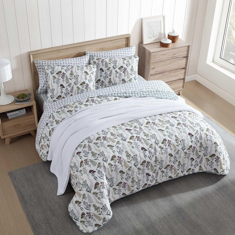 Eddie Bauer - Full/Queen Quilt Set, Reversible Cotton Bedding with Matching Shams, Classic Floral Home Decor with Plaid Reverse (Flower Field Green, Full/Queen)