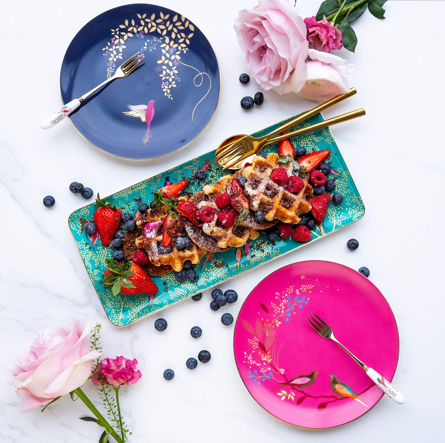 Portmeirion Sara Miller London Chelsea Sandwich Tray | 14 Inch Serving Tray for Appetizers and Snacks | Made of Fine China with Gold Detail | Handwash Only
