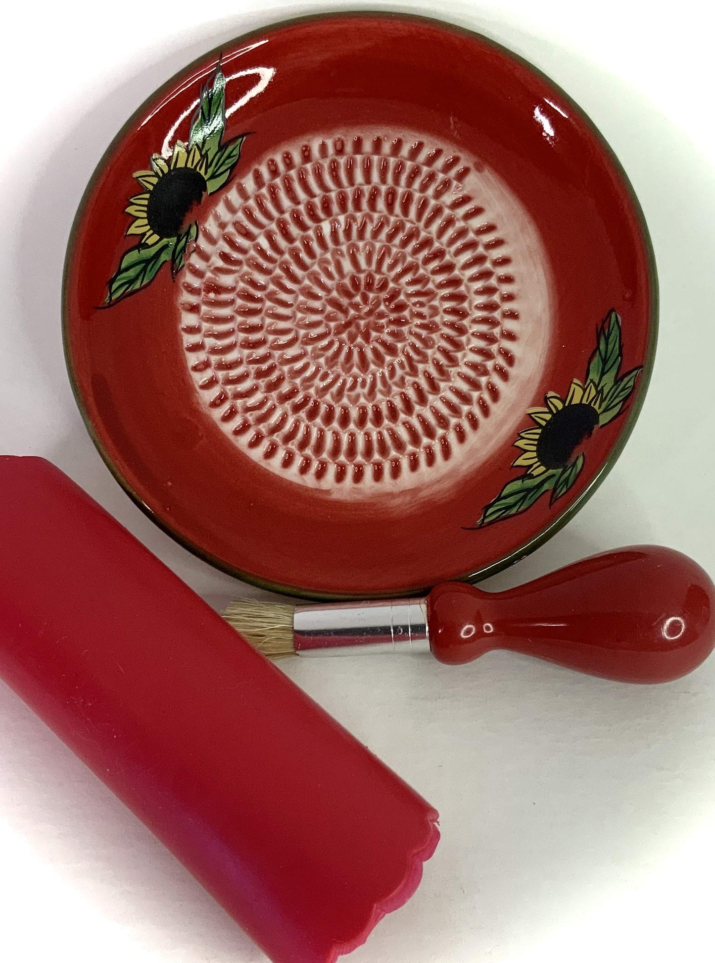 BonCera, All-in-one Premium Ceramic Garlic Grater Plate 4-Piece Set - Red Sunflower Design, Classic Style - For Garlic, Ginger, Chocolate, and more! - Comes with 5.25" Plate, Peeler, Brush, and Stand