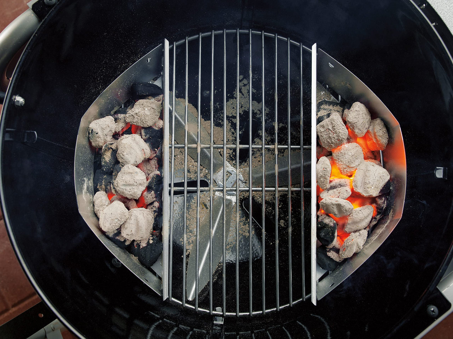 Weber Master-Touch Charcoal Grill, 22-Inch, Smoke – Premium Outdoor BBQ Grill with Tuck-Away Lid Holder & One‑Touch™ Cleaning System, Porcelain‑Enameled Kettle