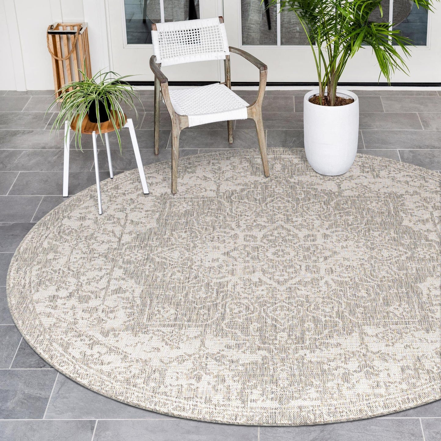 Unique Loom Jill Zarin Outdoor Collection Area Rug - Dubai (13' Round, Gray/ Ivory)