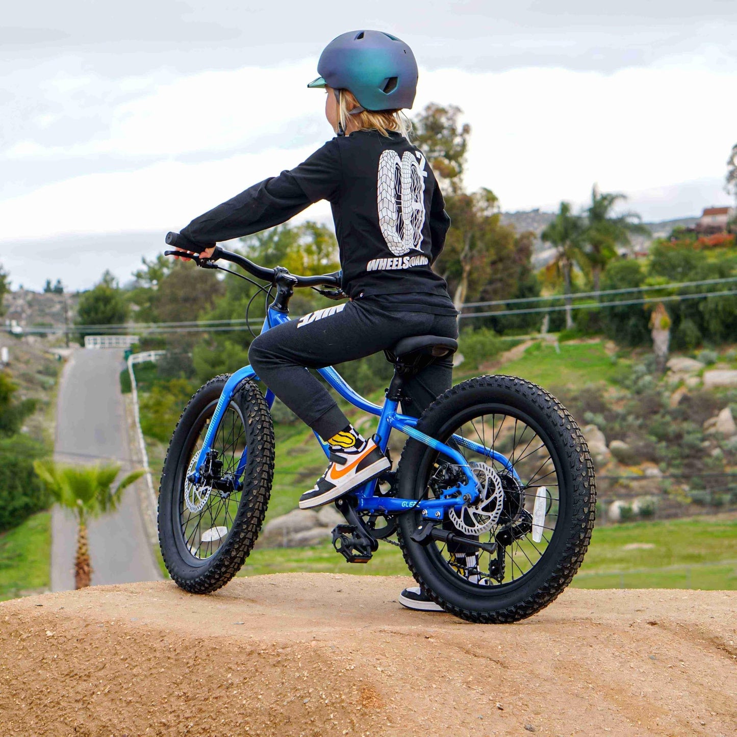 Glerc Mars Kids Mountain Bike, 20 Inch Fat Tire Bike for Teen Ages 6-12 Year Old, Bicycle with 2.8-Inch Wide Tires and 6 Speed Drivetrain, Blue
