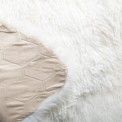 SAFAVIEH Sheep Skin Collection Area Rug - 5' x 8', Natural & White, Handmade Rustic Glam Genuine Pelt, 3.4-inch Thick Ideal for High Traffic Areas in Living Room, Bedroom (SHS211A)