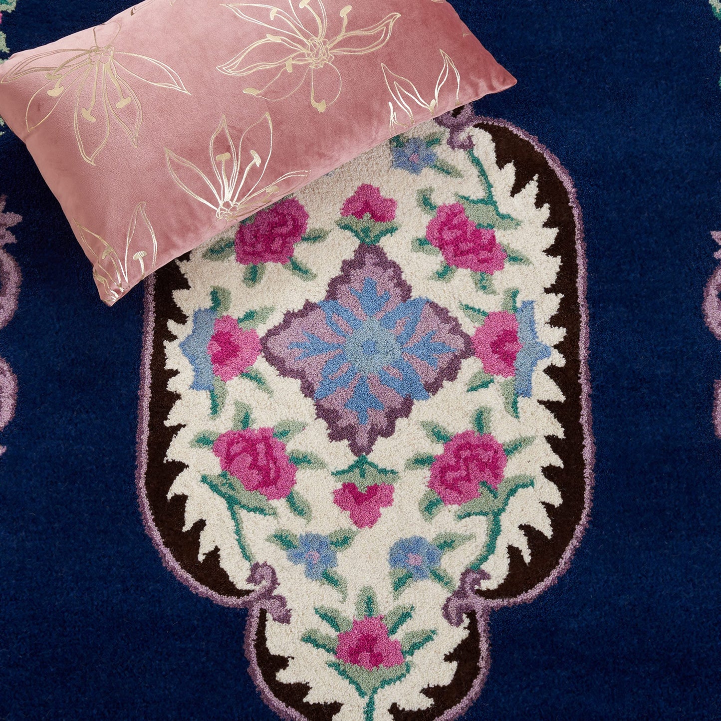 SAFAVIEH Bellagio Collection 8' x 10' Navy/Ivory BLG535N Handmade Medallion Premium Wool Living Room Dining Bedroom Area Rug
