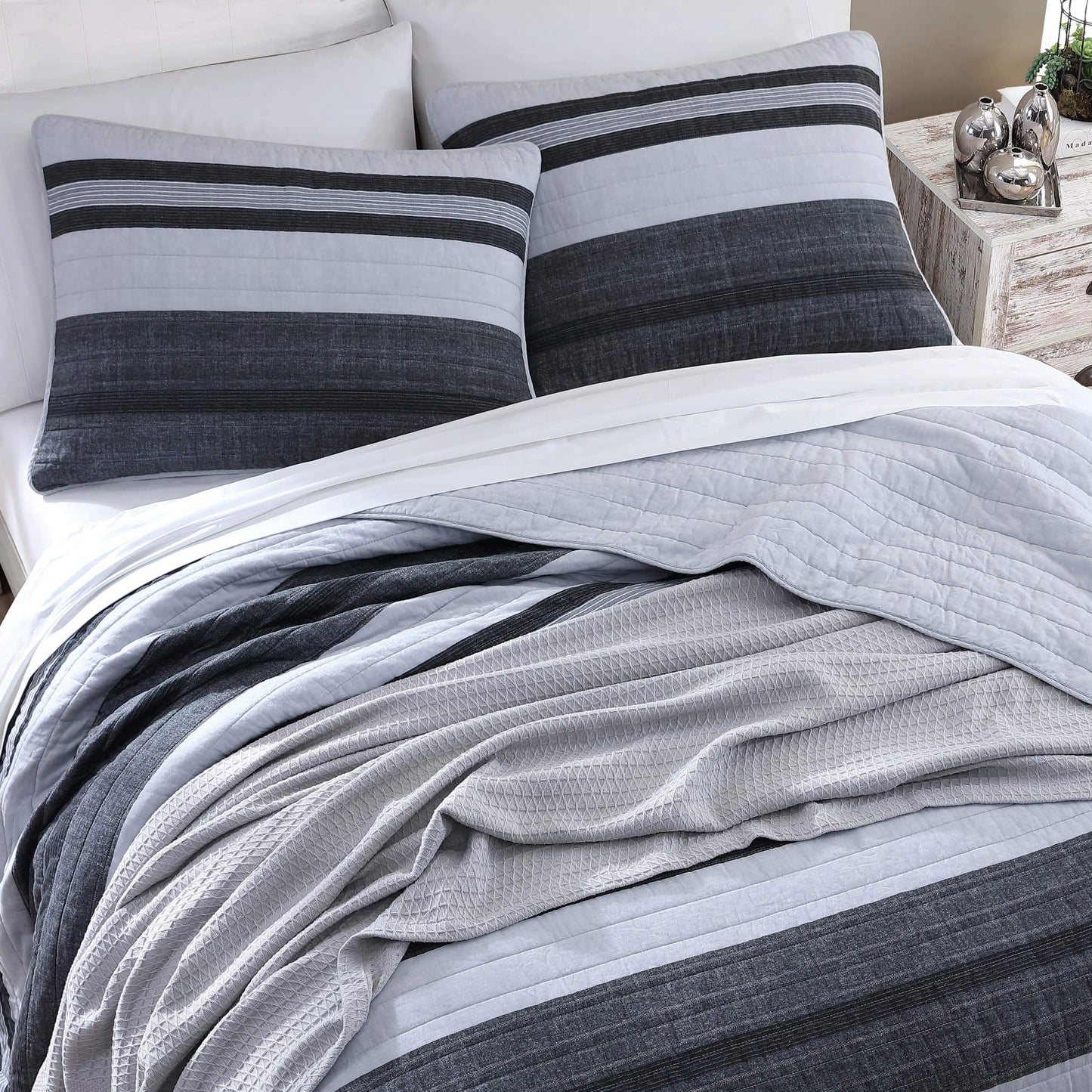 Nautica – Queen Quilt Set, Reversible Bedding with Matching Shams, Stripe Room Decor, Lightweight Bed Set, College Dorm Room Essentials (Ardmoore Grey)