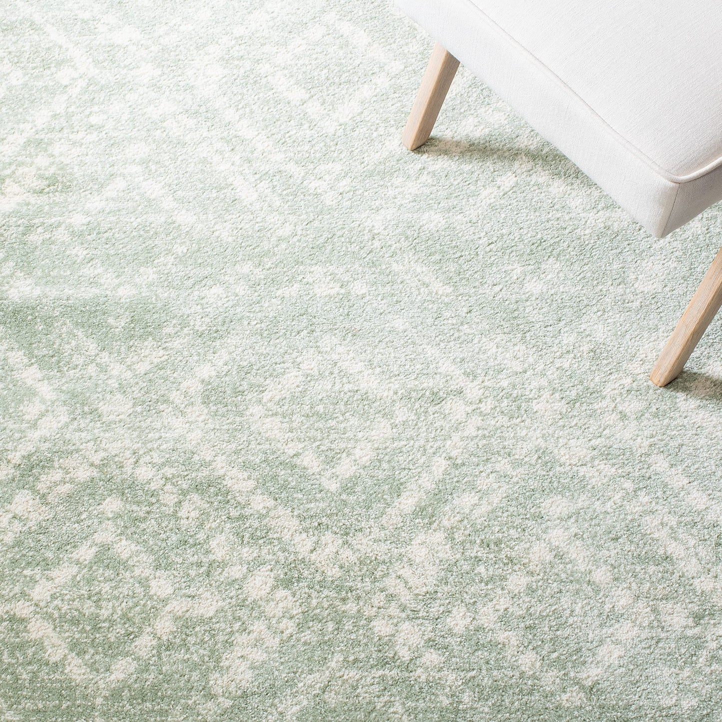 SAFAVIEH Adirondack Collection Area Rug - 10' x 14', Ivory & Green, Modern Diamond Distressed Design, Ideal for High Traffic Areas in Living Room, Bedroom, Dining (ADR131Y-10)