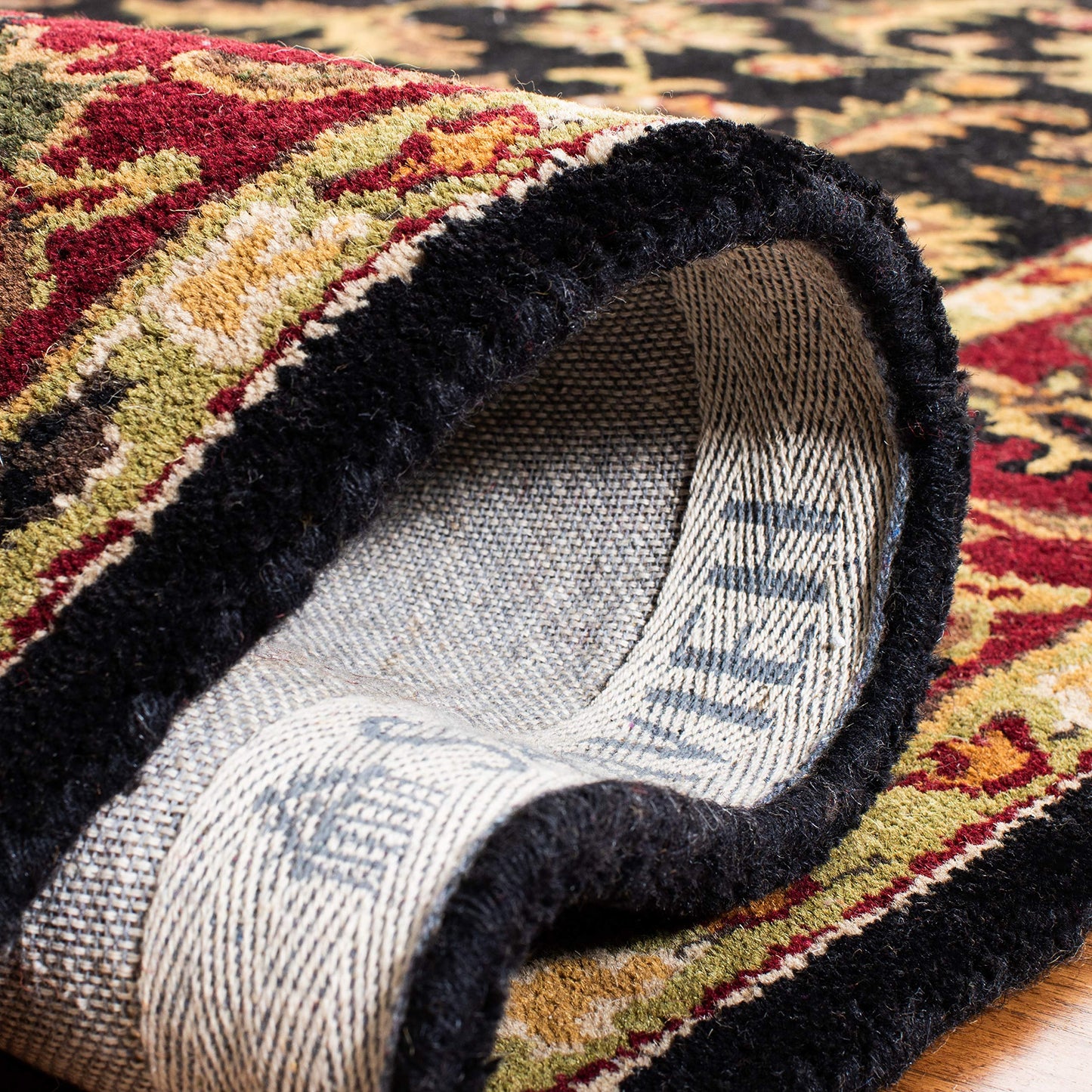 SAFAVIEH Heritage Collection Area Rug - 8' Round, Black & Red, Handmade Traditional Oriental Wool, Ideal for High Traffic Areas in Living Room, Bedroom (HG953A)