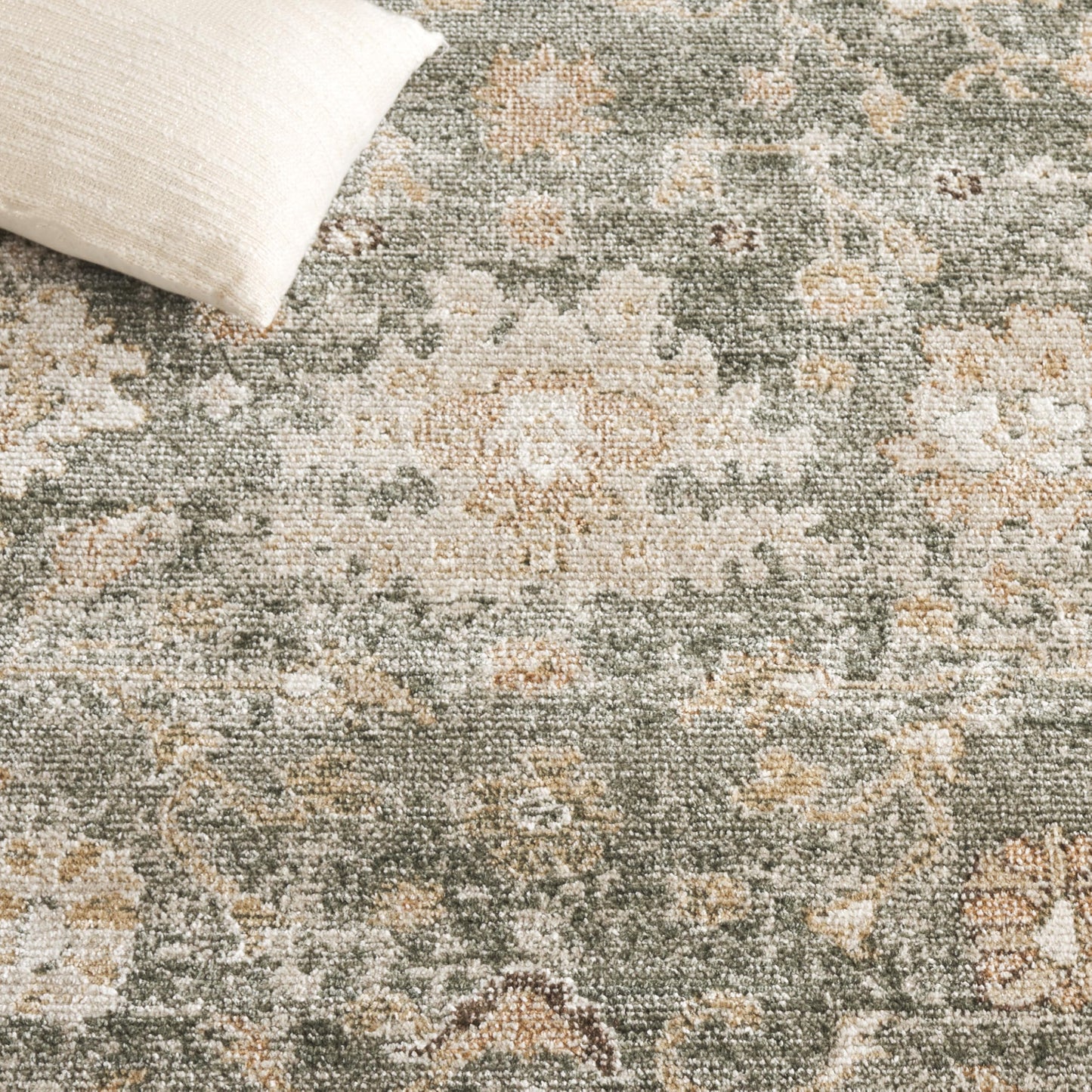 SAFAVIEH Area Rug 10'x14'3" - Hazel Collection - X-Large - Traditional Design, Green & Beige, Non-Shedding & Easy Cleaning, Ideal for Living Room, Bedroom, Dining Space (HZL512Y)