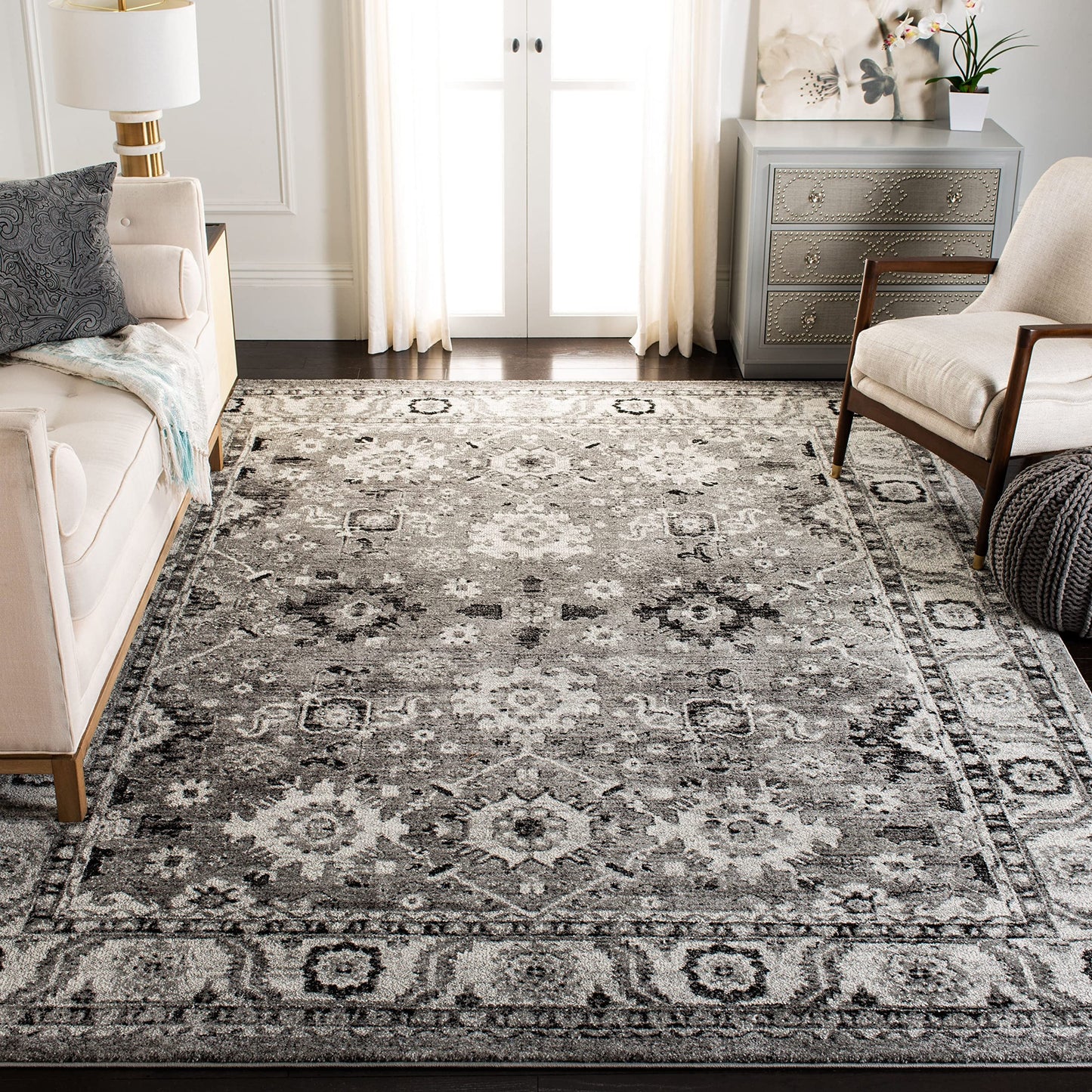 SAFAVIEH Vintage Hamadan Collection Area Rug - 9' Square, Taupe, Traditional Persian Design, Non-Shedding & Easy to Clean, Ideal for Living Room, Bedroom, Dining Space (VTH214T)