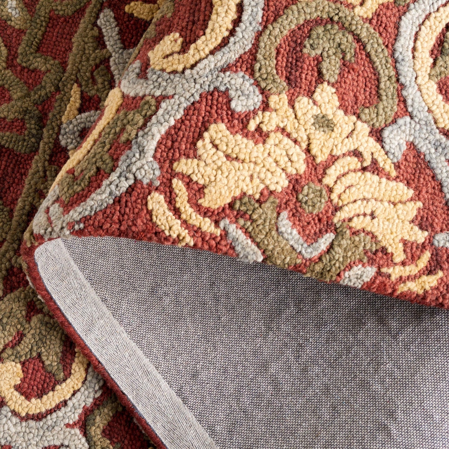 SAFAVIEH Area Rug 8x10 - Blossom Collection - Large - Red & Gold, Handmade Wool, Floral Design, Ideal for Living Room, Bedroom, Office, Dining Space (BLM422Q)