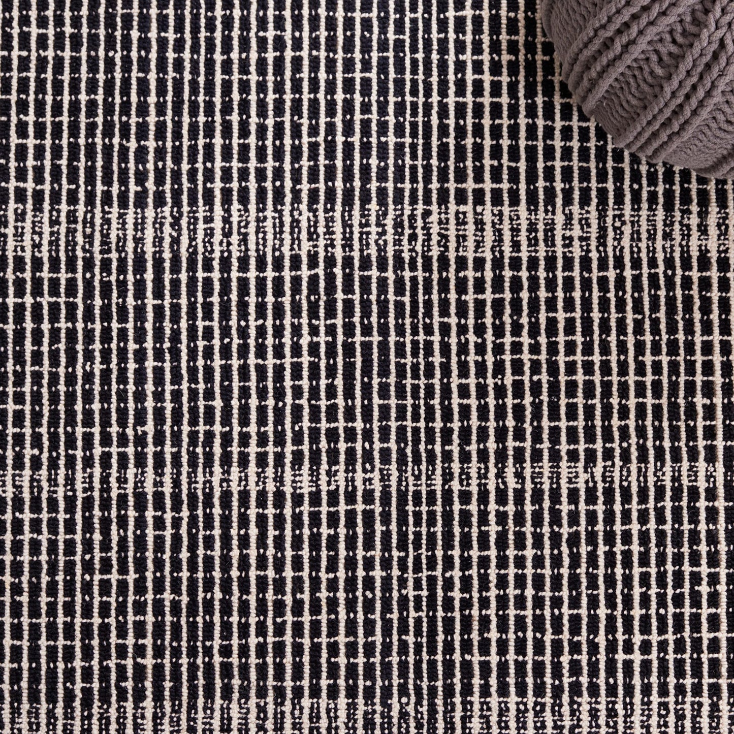 SAFAVIEH Area Rug 8x10 - Abstract Collection - Large - Black & Ivory, Handmade Wool, Ideal for Living Room, Bedroom, Office, Dining Space (ABT482Z)